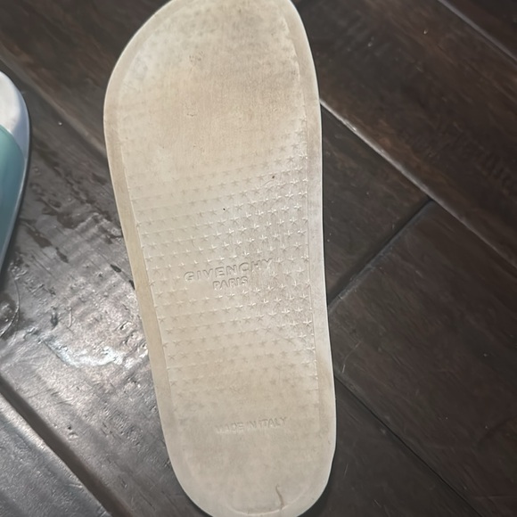AUTHENTIC Women's Givenchy Pool Slides EUC - Picture 5 of 5